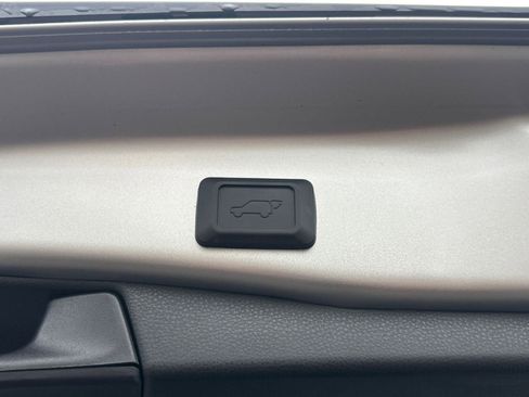 Used 2025 Toyota RAV4 XLE image 21