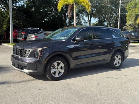 Certified 2026 Kia Sorento LX FWD image 3