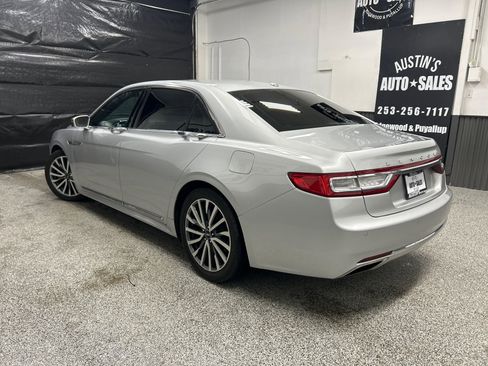 Used 2017 Lincoln Continental Select image 4