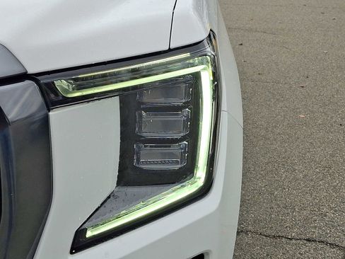 Used 2022 GMC Yukon AT4 image 10