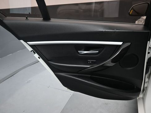 Used 2018 BMW 330e image 29