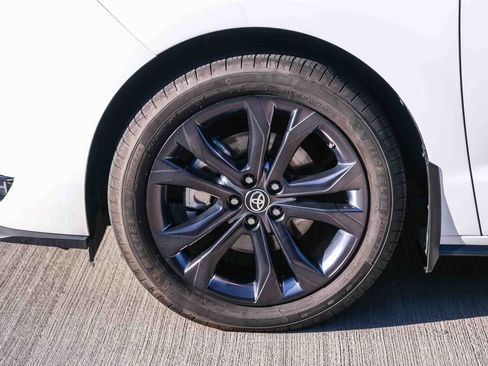 Certified 2024 Toyota Sienna XSE w/ XSE Premium Package FWD image 10