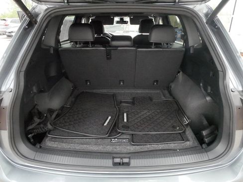 Used 2024 Volkswagen Tiguan SE R-Line w/ MDO Package, Two-Row AWD/4WD image 18