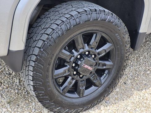 Used 2025 GMC Sierra 2500 AT4 w/ Technology Package AWD/4WD image 8