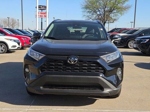 Used 2021 Toyota RAV4 XLE AWD/4WD image 2
