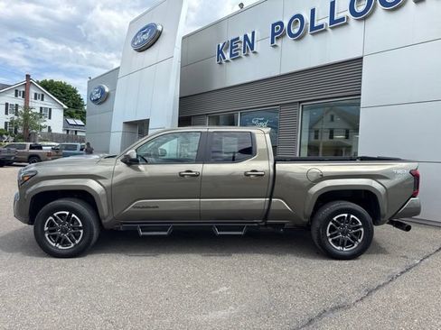 Used 2024 Toyota Tacoma TRD Sport AWD/4WD image 9