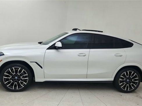 Used 2024 BMW X6 xDrive40i w/ Premium Package image 3