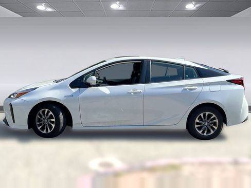 Used 2020 Toyota Prius XLE w/ Premium Convenience Package FWD image 2