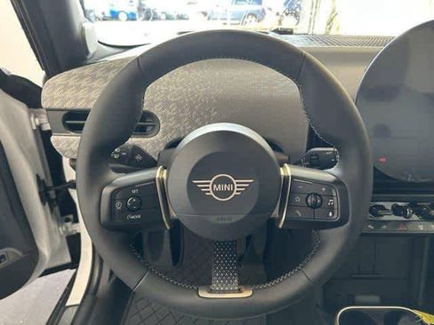 Certified 2025 MINI Cooper 4-Door Hardtop image 15