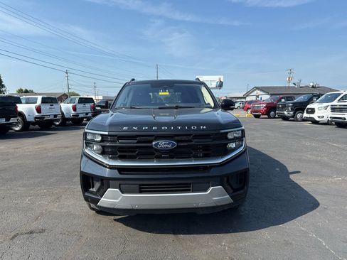 Used 2025 Ford Expedition Platinum AWD/4WD image 8