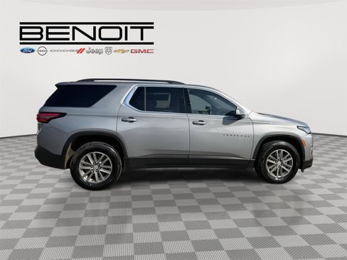 Used 2023 Chevrolet Traverse LT FWD image 8