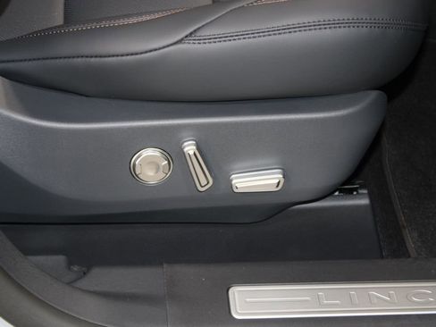 New 2026 Lincoln Nautilus Premier image 27