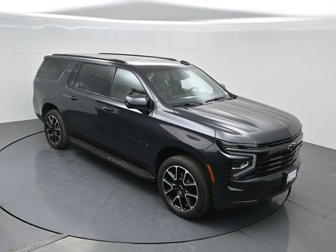 Used 2025 Chevrolet Suburban RST image 31