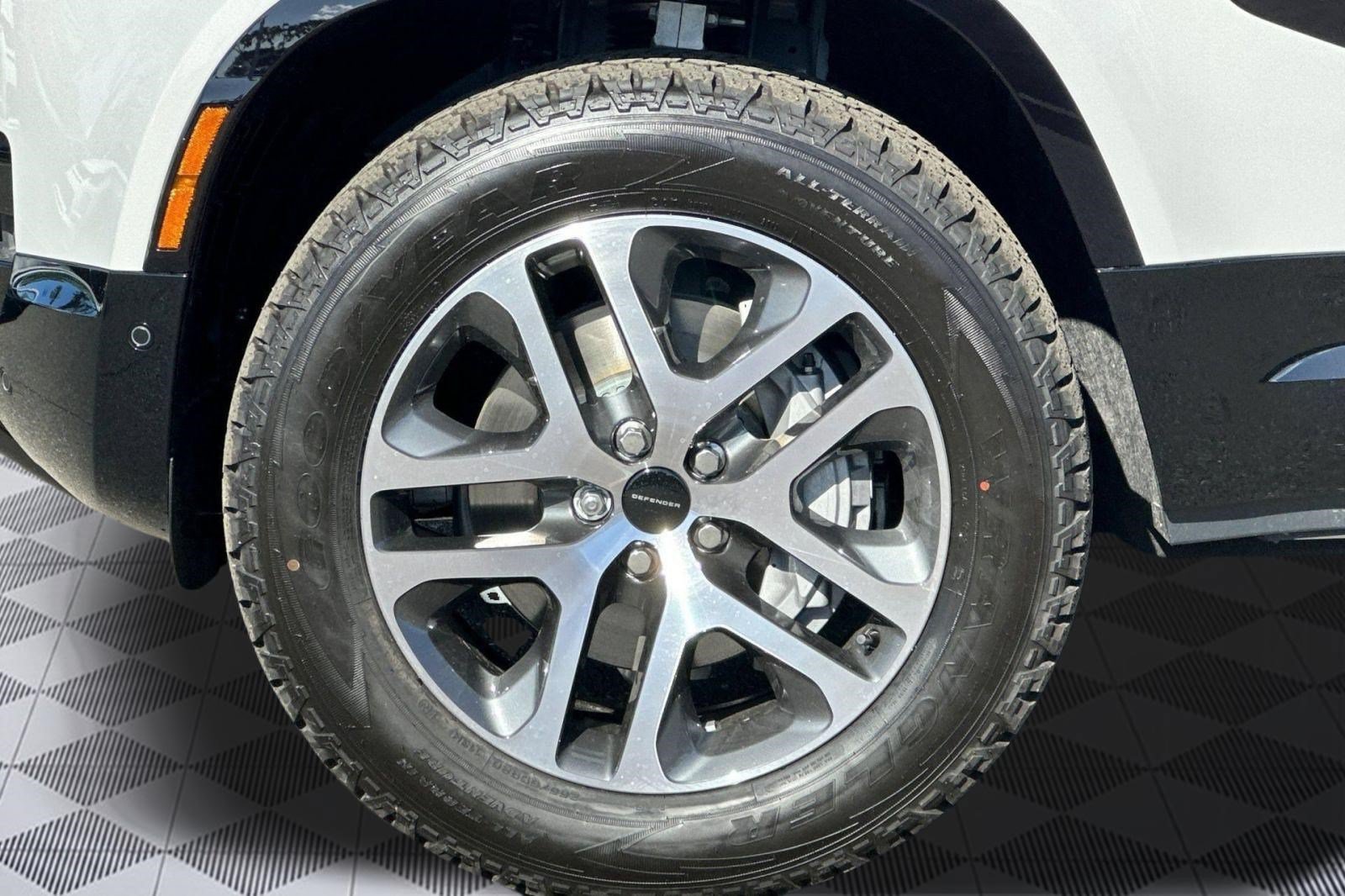 New 2026 Land Rover Defender 130 X-Dynamic SE AWD/4WD image 10
