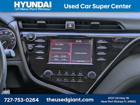Used 2018 Toyota Camry LE FWD image 18