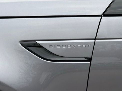 Certified 2025 Land Rover Discovery S image 42