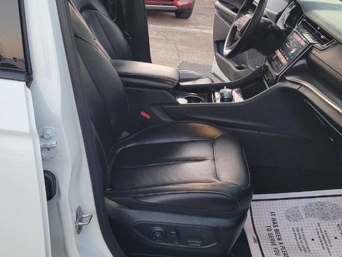 Used 2023 Jeep Grand Cherokee L Limited w/ Black Appearance Package image 11