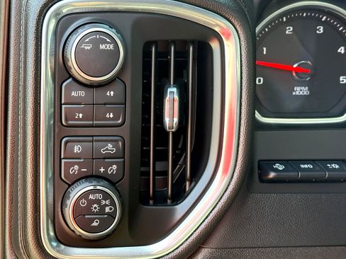 Used 2022 Chevrolet Silverado 2500 LTZ w/ LTZ Plus Package image 13