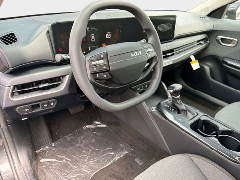 New 2026 Kia K4 FWD image 19