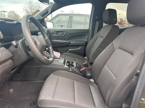 Used 2024 Chevrolet Colorado W/T image 10