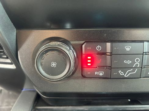 Used 2022 Ford F450 XLT w/ XLT Premium Package image 21