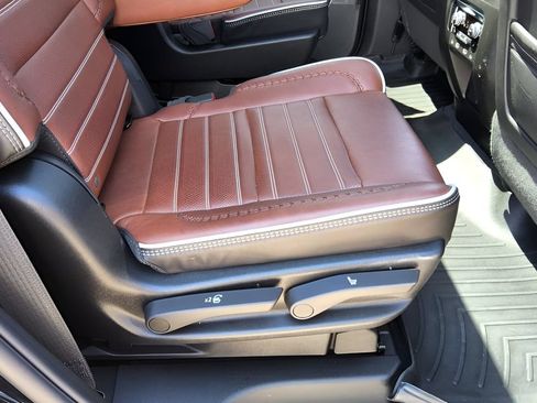 Used 2024 GMC Yukon Denali Ultimate AWD/4WD image 39