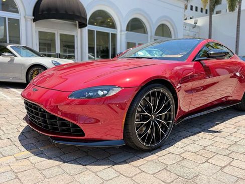 Used 2023 Aston Martin V8 Vantage Coupe RWD image 2