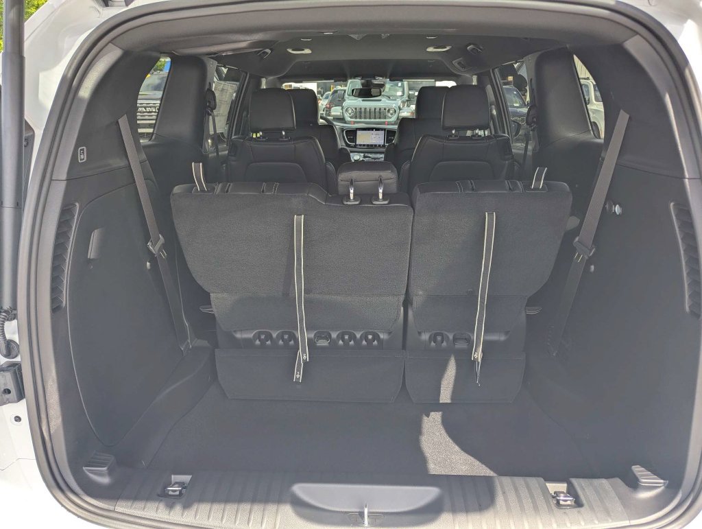 New 2027 Chrysler Pacifica Select w/ Family Tech Group FWD image 6