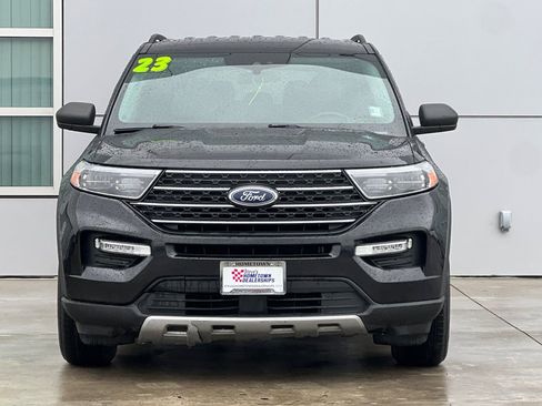 Used 2023 Ford Explorer XLT w/ Equipment Group 202A image 6