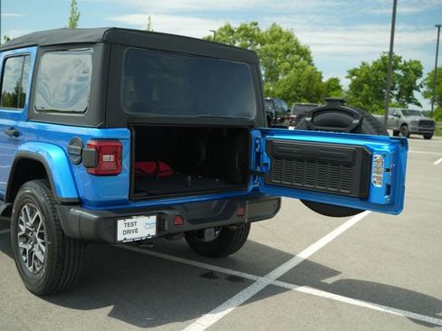 New 2026 Jeep Wrangler Unlimited Sahara AWD/4WD image 15