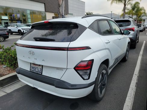 Used 2024 Hyundai Kona SEL FWD image 4