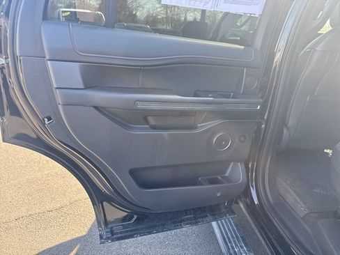 Used 2024 Ford Expedition Limited AWD/4WD image 23