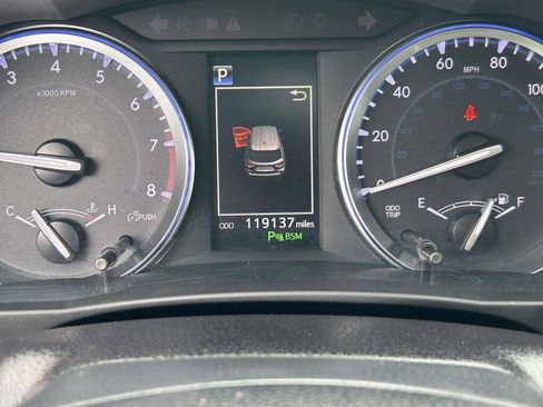 Used 2017 Toyota Highlander Limited FWD image 25