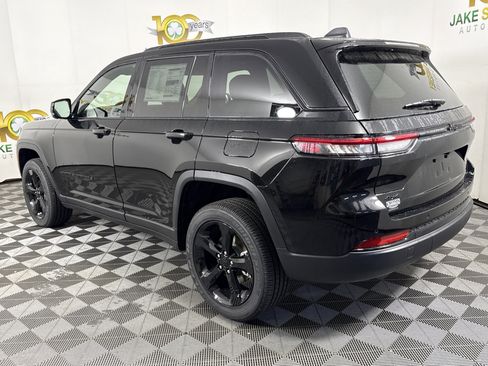 New 2025 Jeep Grand Cherokee Altitude image 6