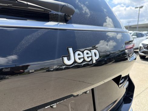 Used 2024 Jeep Grand Cherokee L Summit AWD/4WD image 11