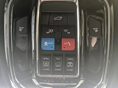 Used 2021 Jeep Grand Cherokee L Overland w/ Luxury Tech Group IV image 33