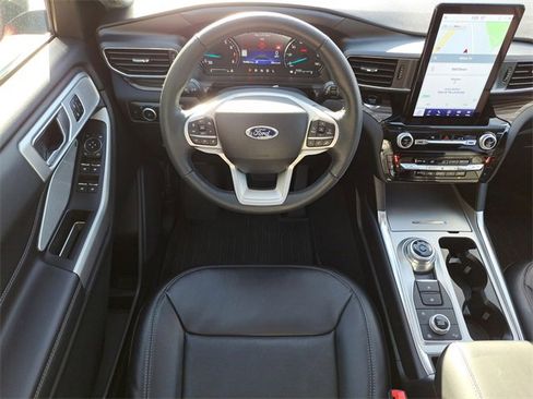 Used 2023 Ford Explorer Limited w/ Limited Technology Package image 11