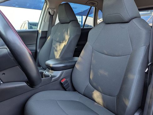 Used 2022 Toyota RAV4 LE image 14