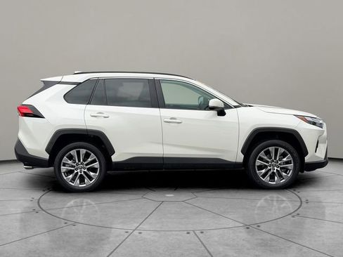 Certified 2022 Toyota RAV4 XLE Premium AWD/4WD image 7
