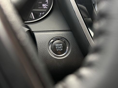 Used 2023 Toyota Camry SE image 4