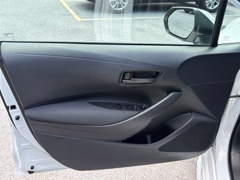 Used 2025 Toyota Corolla LE FWD image 12