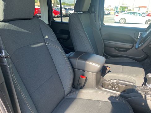 Used 2025 Jeep Wrangler Unlimited Sport AWD/4WD image 11