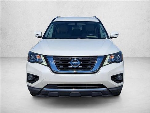 Used 2017 Nissan Pathfinder SV image 2