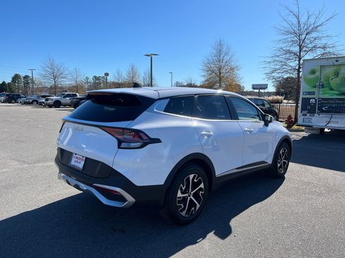 Used 2025 Kia Sportage EX image 8