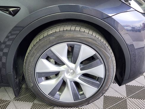 Used 2024 Tesla Model Y Long Range image 10