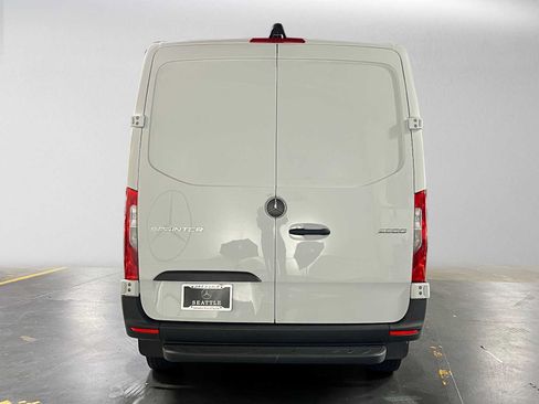 Used 2025 Mercedes-Benz Sprinter 2500 image 5