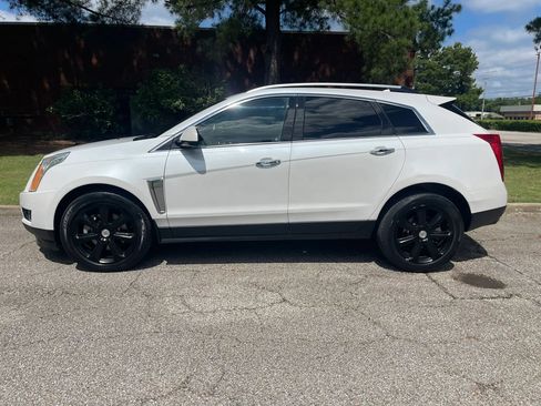 Used 2016 Cadillac SRX Premium FWD image 2