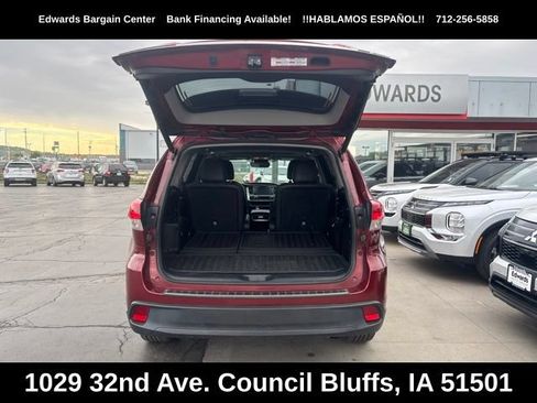 Used 2017 Toyota Highlander SE AWD/4WD image 9