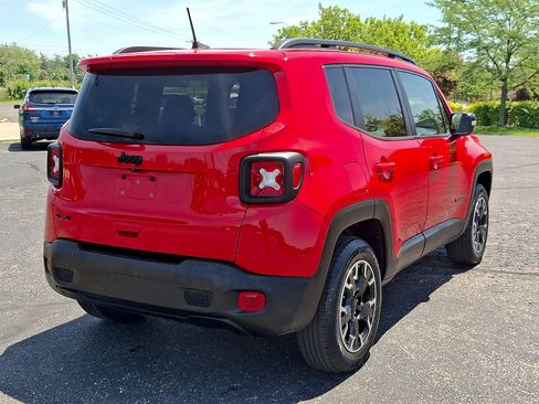 Used 2023 Jeep Renegade Latitude AWD/4WD image 24