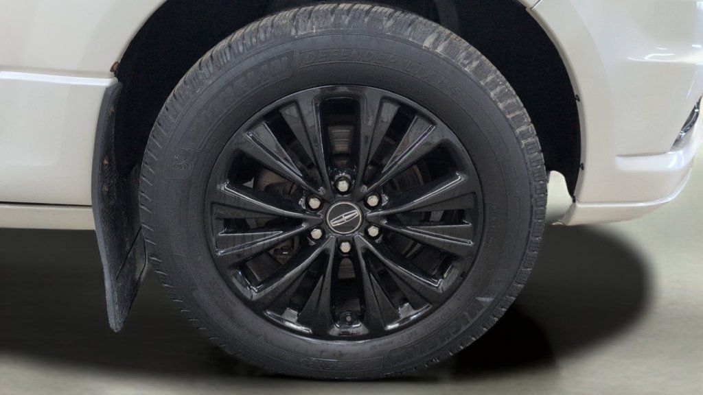 Used 2017 Lincoln Navigator Select AWD/4WD image 31